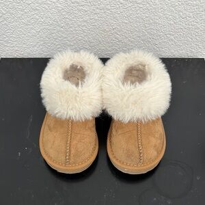 Cat & Jack Tan Kids Slippers with Cream Fur